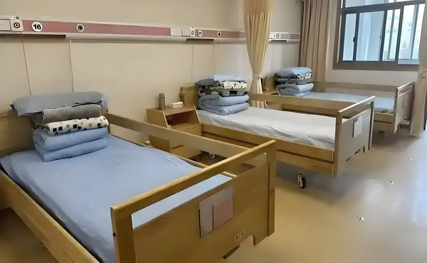 深圳积分入户差几分怎么办_陈佩斯电影《戏台》：嬉笑过后，无尽悲凉 那个的男在床回来送她生躺上